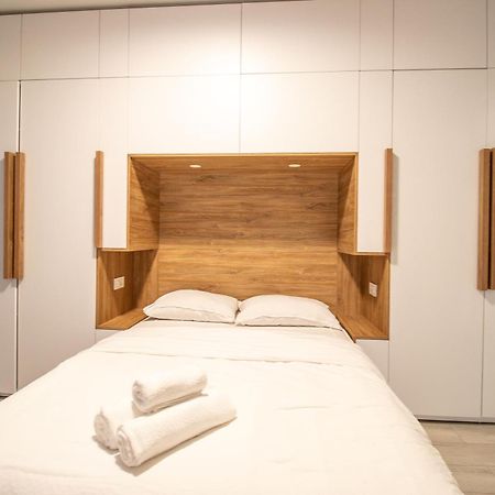 Piata Romana, Two Bedrooms Apartment Bukarest Kültér fotó